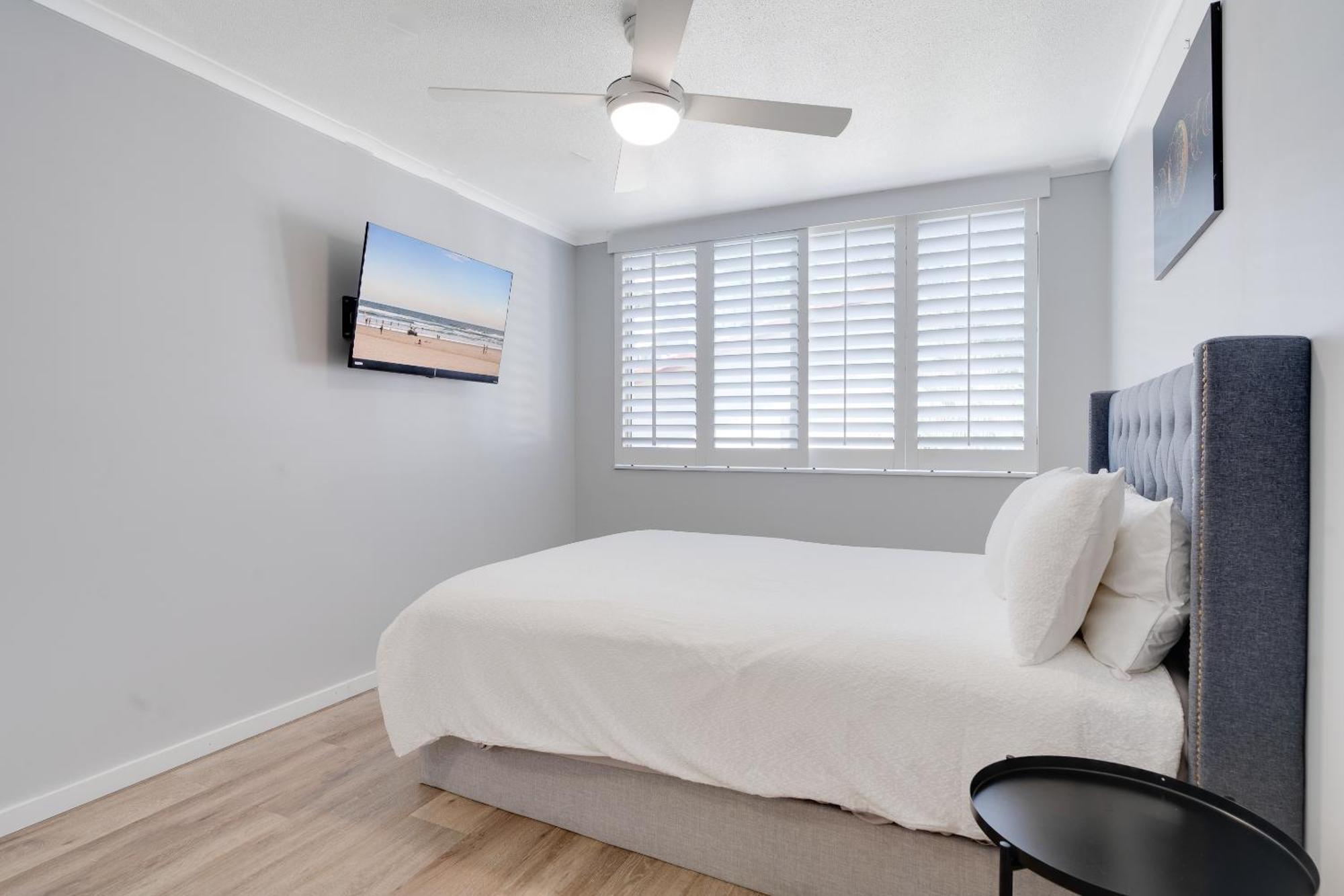 Apartment Coastal Views Await - Luxurious 2br Retreat *
