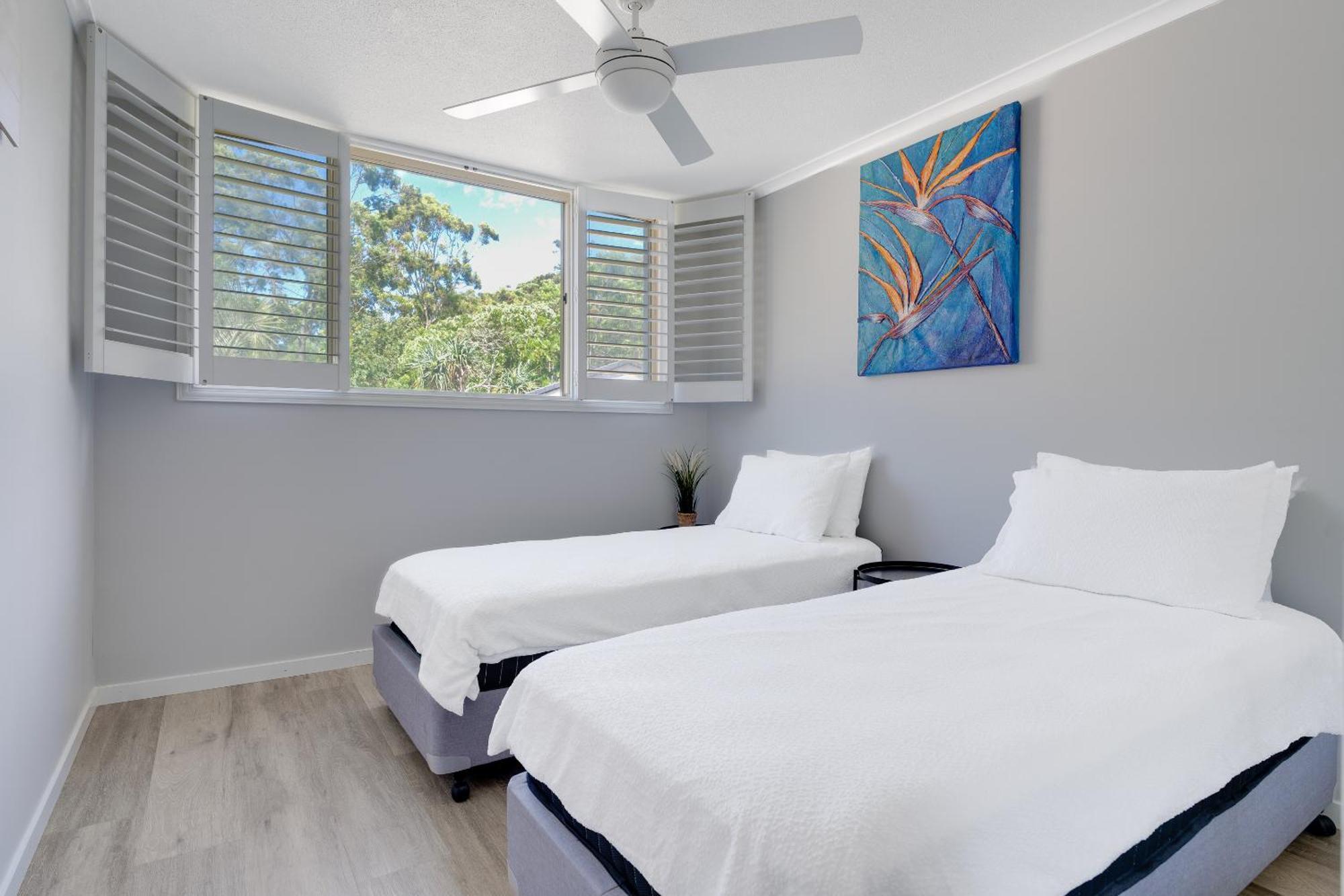 Coastal Views Await - Luxurious 2br Retreat Apartment *