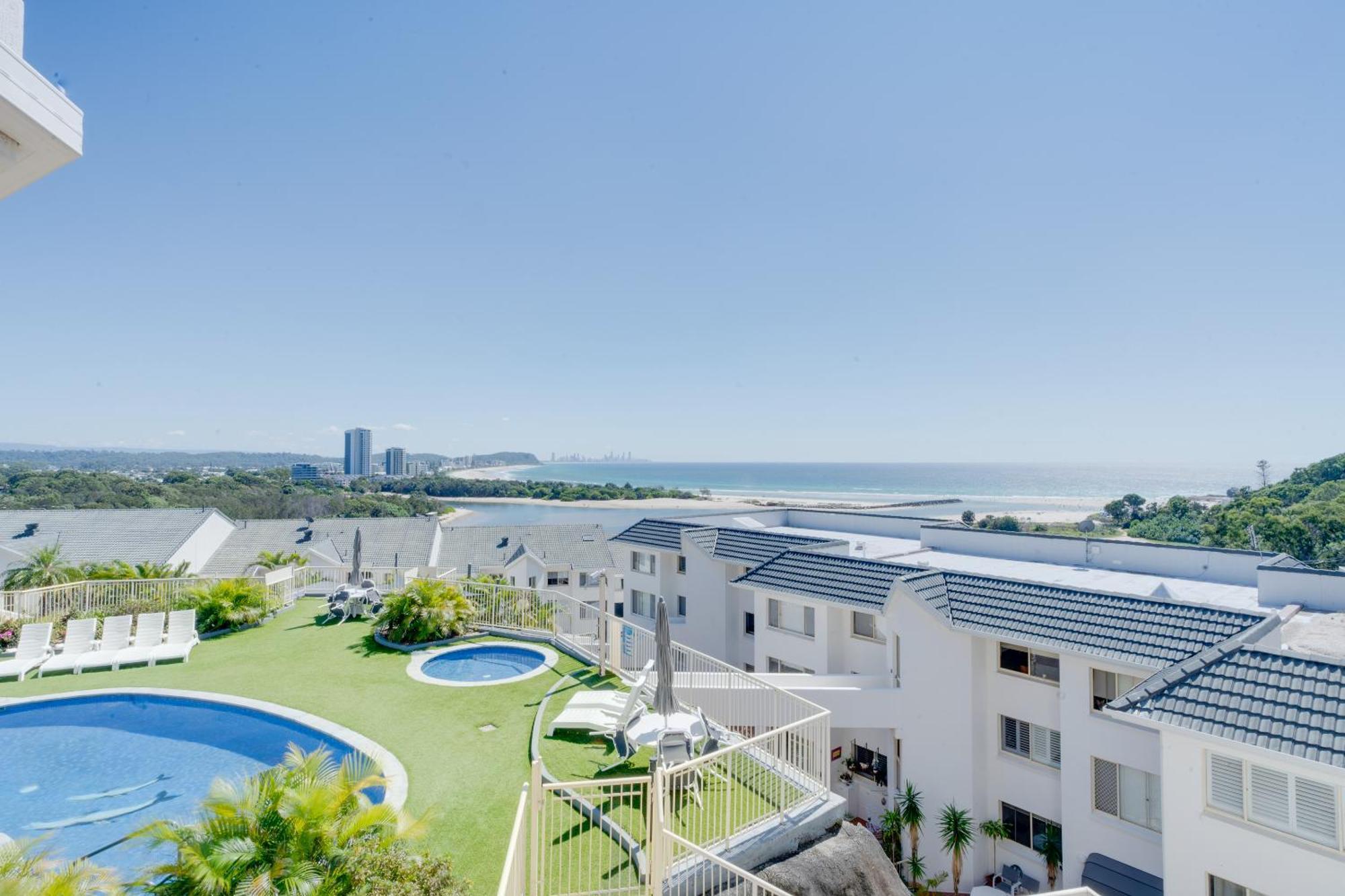 Coastal Views Await - Luxurious 2br Retreat Apartment