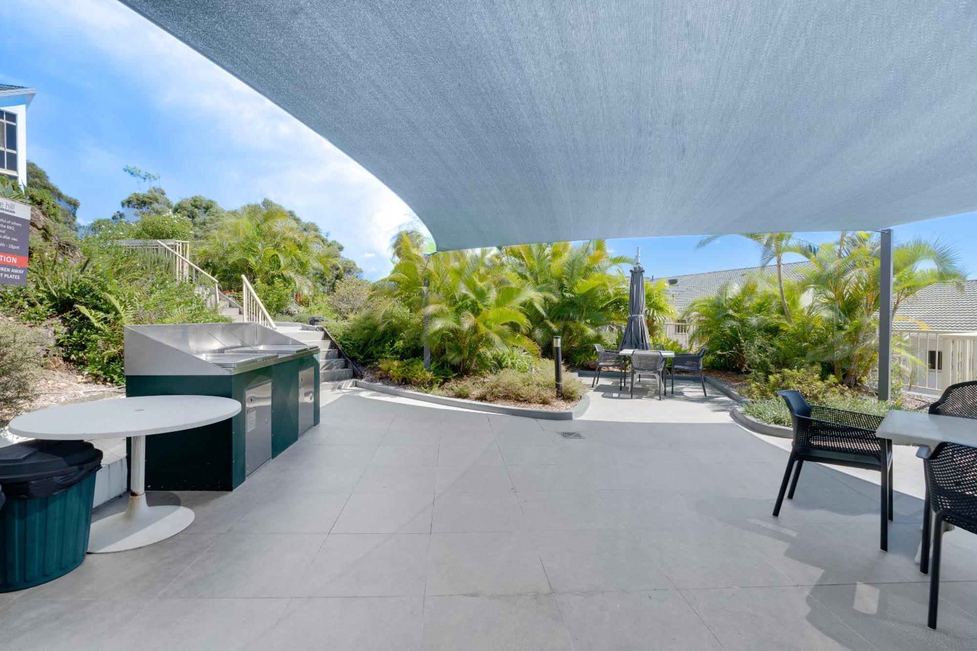 Apartment Coastal Views Await - Luxurious 2br Retreat
